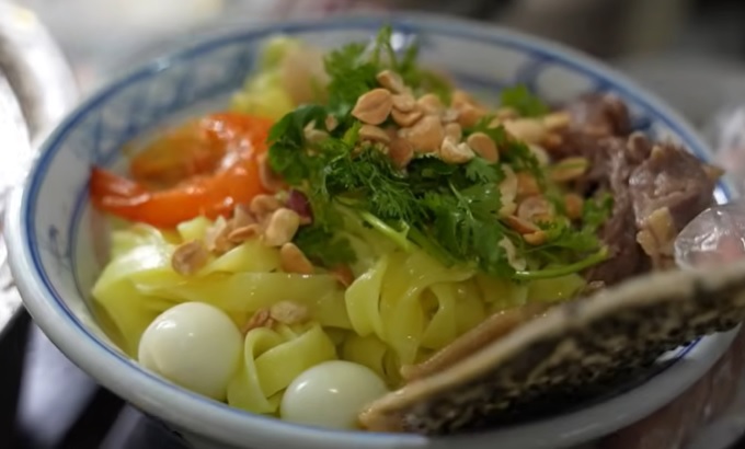 Mì Quảng Vì Sao Chỉ Đúng Vị Khi Ăn Tại Miền Trung